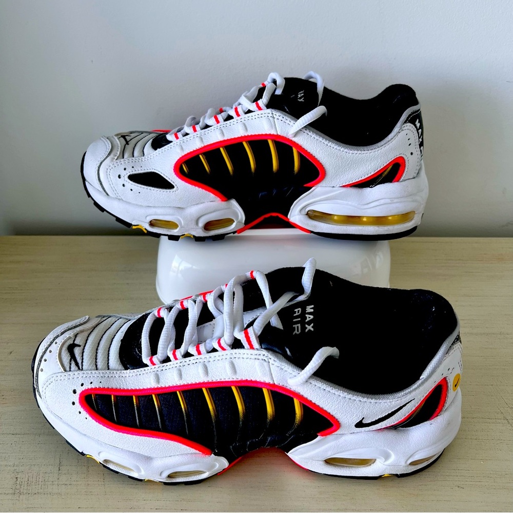 Nike Air Max 90 US Size 6.5Y 2019 BQ9810-105 NWOB Unworn